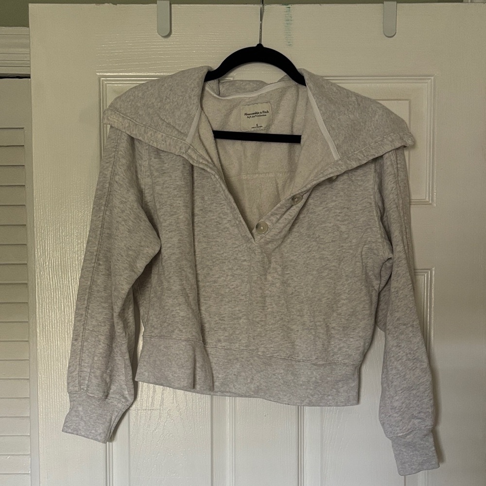 Abercrombie & Fitch Soft Gray Sweatshirt